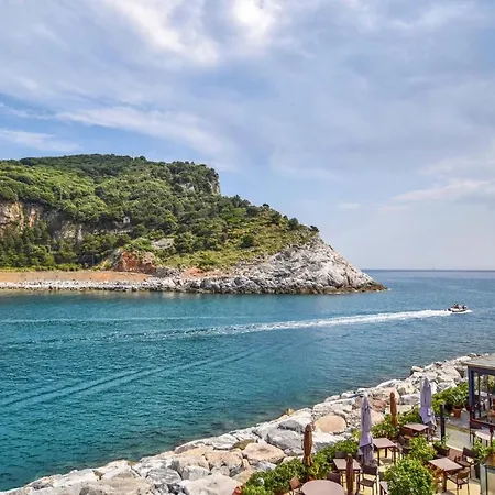 Apartment Stunning In La Spezia